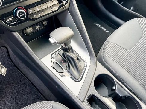 Certified 2022 Kia Niro LX image 16