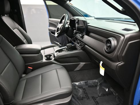 Used 2025 Chevrolet Colorado Trail Boss AWD/4WD image 19