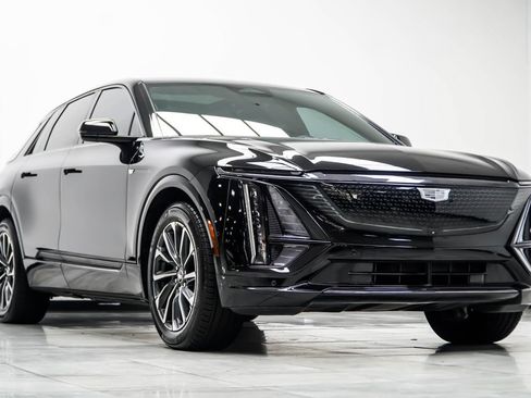 Used 2025 Cadillac Lyriq Sport w/ LPO, Floor Liner Package AWD/4WD image 4