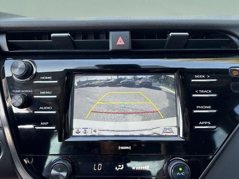 Used 2020 Toyota Camry SE image 23