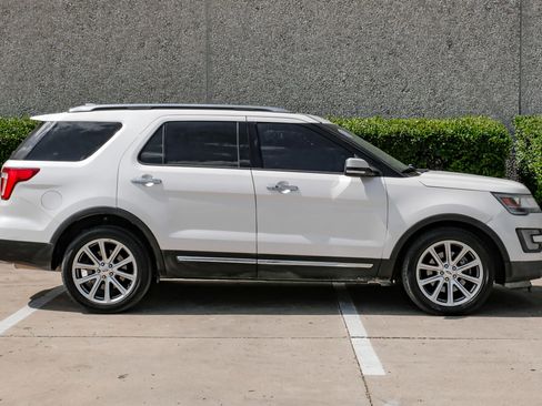 Used 2016 Ford Explorer Limited image 9