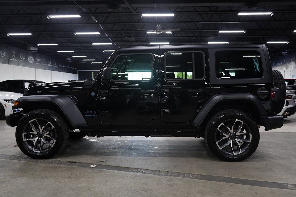 Used 2024 Jeep Wrangler Unlimited w/ Convenience Group AWD/4WD image 2