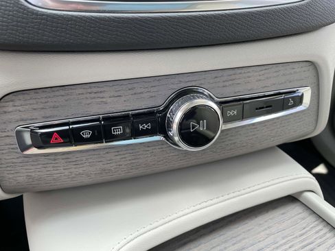New 2025 Volvo XC90 B6 Plus w/ Protection Package AWD/4WD image 28
