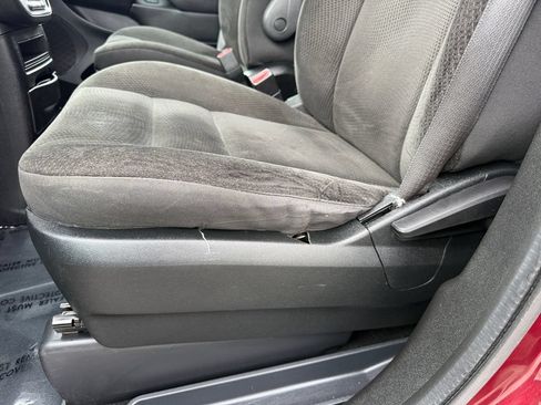 Used 2017 Dodge Grand Caravan SE FWD image 10