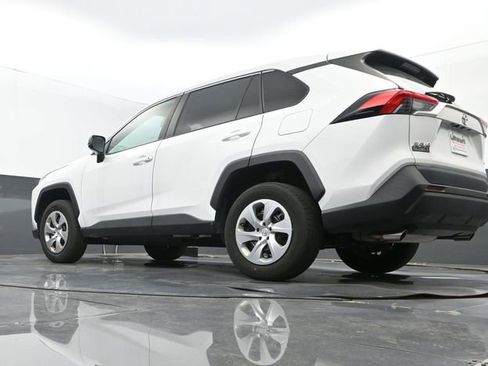 Used 2022 Toyota RAV4 LE image 10