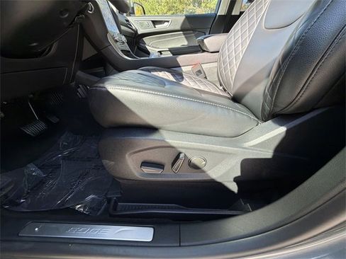 Used 2024 Ford Edge Titanium image 12