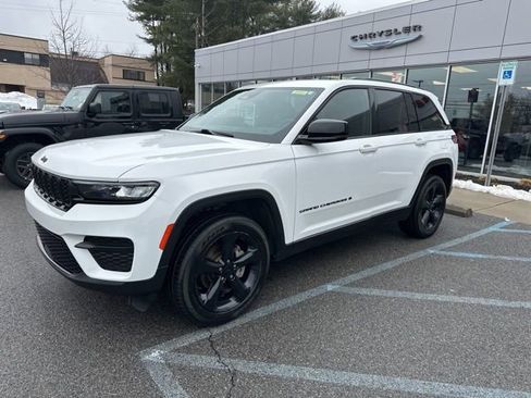 Certified 2023 Jeep Grand Cherokee Altitude AWD/4WD image 2