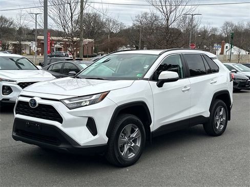 Used 2022 Toyota RAV4 XLE image 2