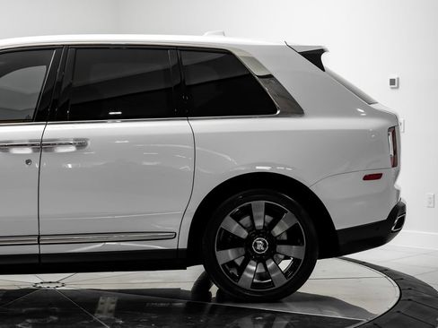 Used 2022 Rolls-Royce Cullinan AWD/4WD image 14