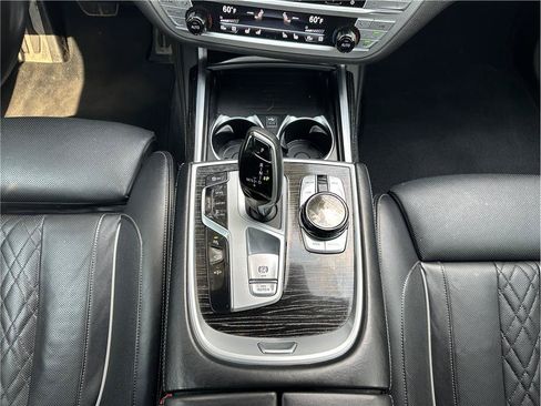 Used 2022 BMW 750Li xDrive AWD/4WD image 30