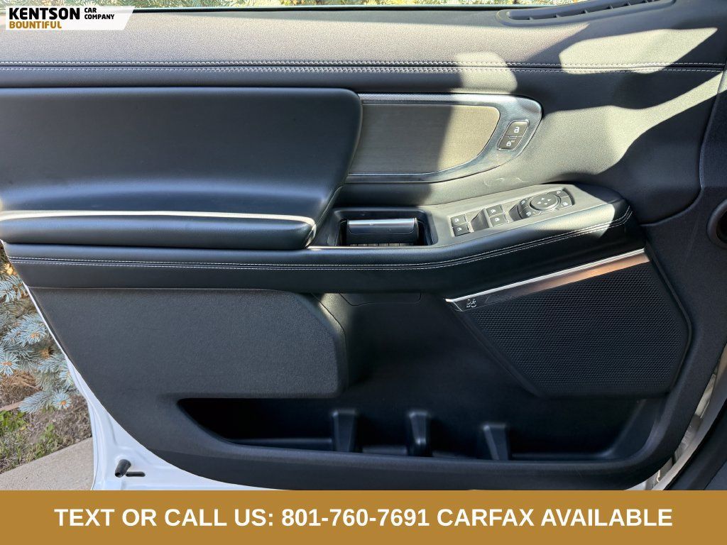 Used 2025 Ford Expedition Max Platinum AWD/4WD image 16