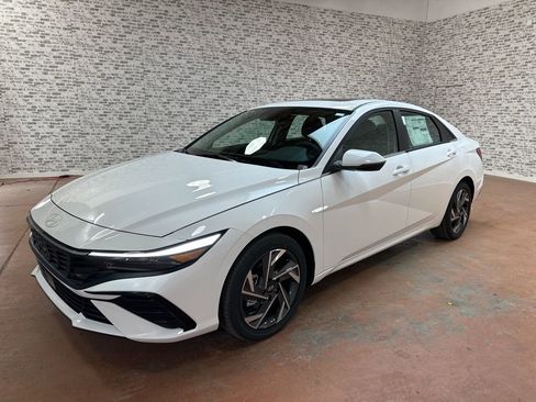 New 2026 Hyundai Elantra Limited FWD image 3
