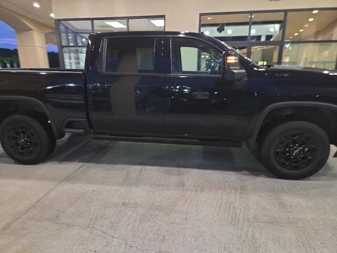 Used 2024 Chevrolet Silverado 2500 LTZ w/ LTZ Plus Package AWD/4WD image 7