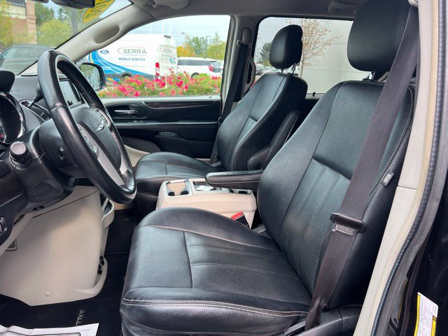 Used 2016 Chrysler Town & Country Touring-L w/ Driver Convenience Group FWD image 22