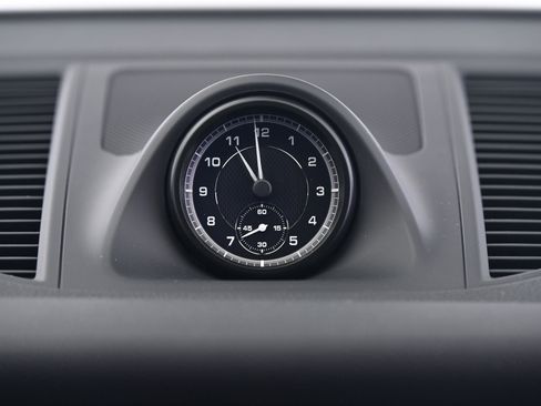 Certified 2025 Porsche Macan image 32