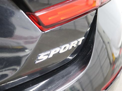 Used 2018 Honda Accord Sport image 8