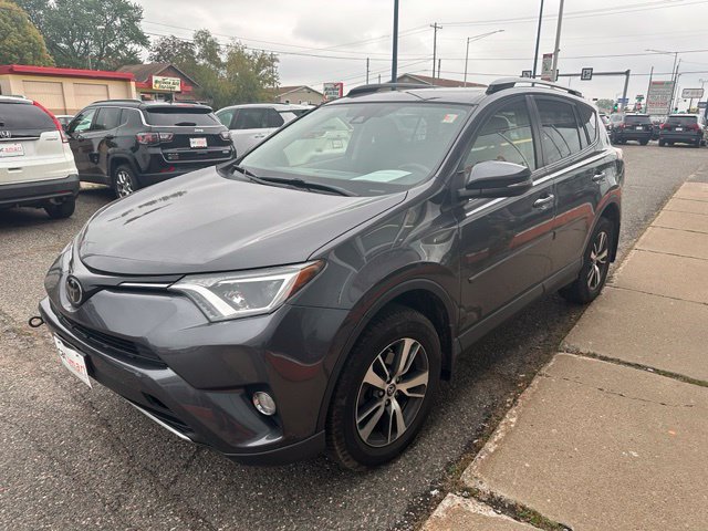 Used 2017 Toyota RAV4 XLE AWD/4WD image 3