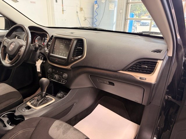 Used 2014 Jeep Cherokee Latitude FWD image 22