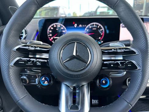 Used 2024 Mercedes-Benz GLB 35 AMG 4MATIC image 26