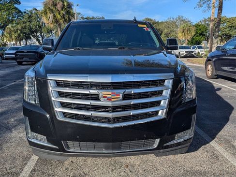 Used 2019 Cadillac Escalade Premium Luxury image 2