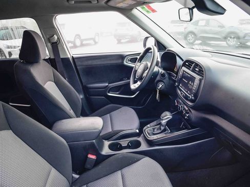 Used 2023 Kia Soul LX image 16