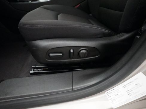 Used 2023 Chevrolet Malibu LT image 28