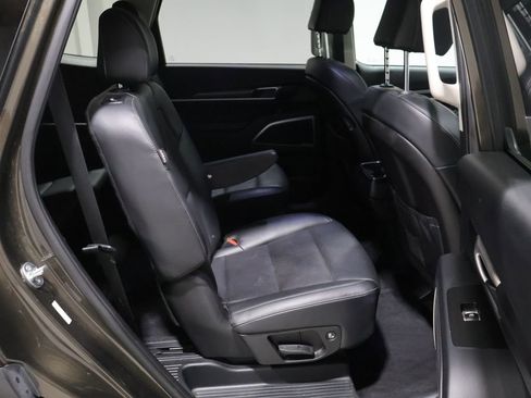 Used 2025 Kia Telluride S AWD/4WD image 23