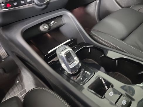 Certified 2024 Volvo XC40 B5 Plus w/ Protection Package Premier image 25