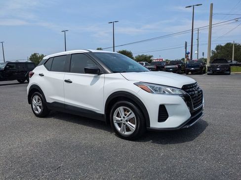 Used 2024 Nissan Kicks S FWD image 3