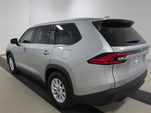 Used 2024 Toyota Grand Highlander XLE image 4