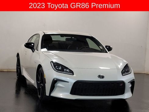 Used 2023 Toyota GR86 Premium image 2