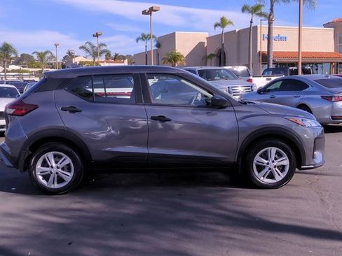 Used 2022 Nissan Kicks S image 5