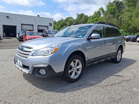 Used 2013 Subaru Outback 2.5i Limited AWD/4WD image 3