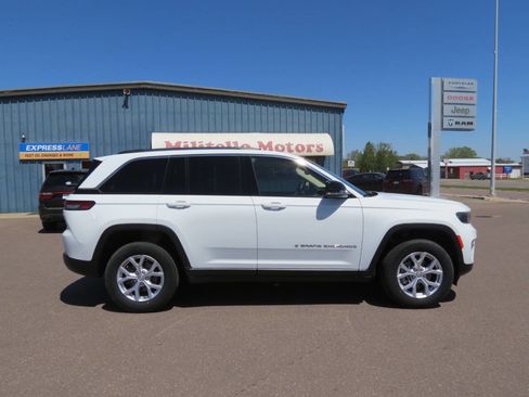 Used 2022 Jeep Grand Cherokee Limited AWD/4WD image 1