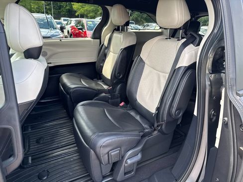 Used 2025 Toyota Sienna Limited AWD/4WD image 34
