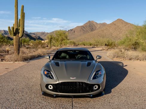 Used 2018 Aston Martin Vanquish Zagato RWD image 19