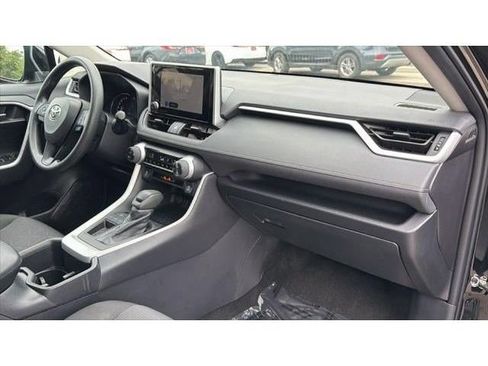 Certified 2025 Toyota RAV4 XLE FWD image 40