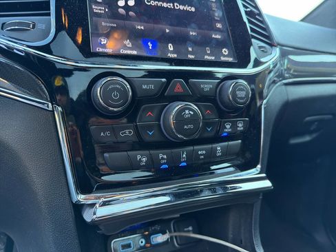 Used 2019 Jeep Grand Cherokee SRT image 36