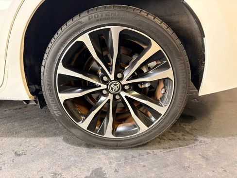 Used 2018 Toyota Corolla SE FWD image 30