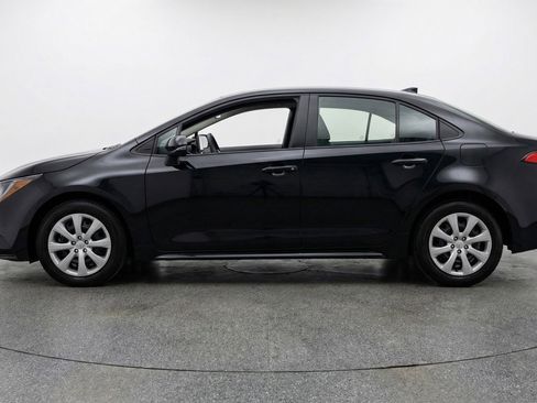 Used 2025 Toyota Corolla LE FWD image 5