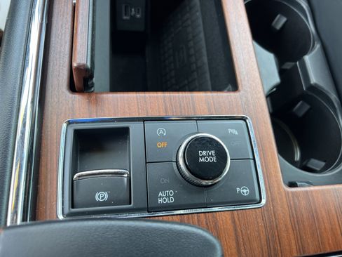 Used 2020 Lincoln Navigator Reserve w/ Luxury Package RWD image 19