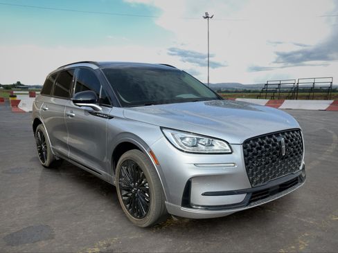 Used 2023 Lincoln Corsair Reserve w/ Equipment Group 201A FWD image 2