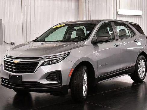 Used 2024 Chevrolet Equinox LS AWD/4WD image 3