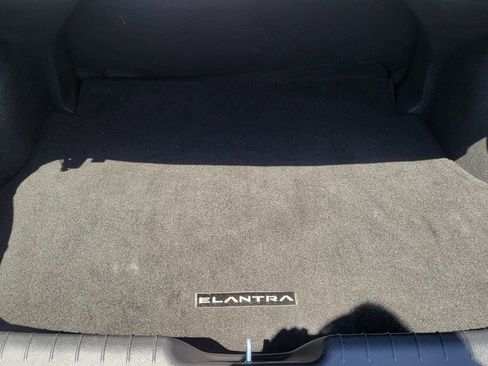 Used 2025 Hyundai Elantra SE image 12