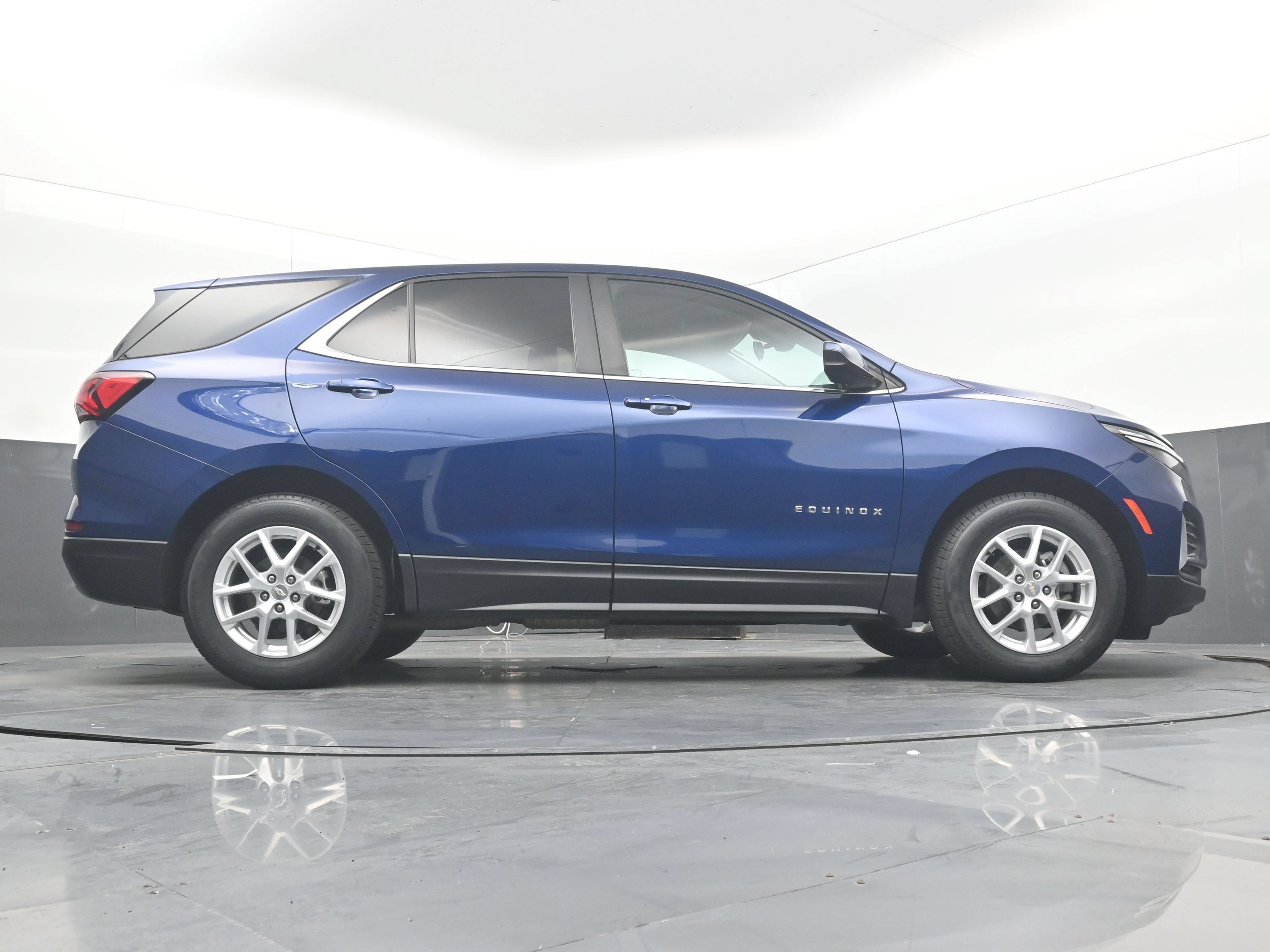 Used 2023 Chevrolet Equinox LT FWD image 30