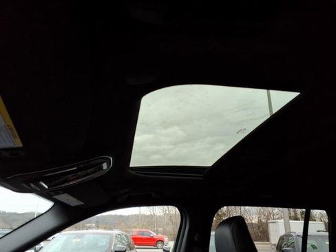 New 2025 Jeep Grand Cherokee Altitude image 13