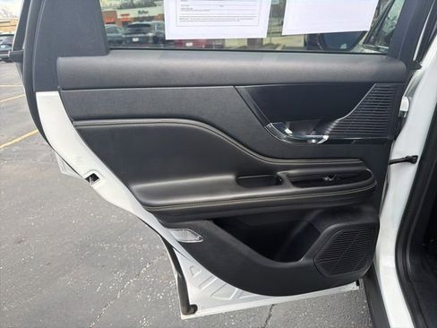 Used 2021 Lincoln Corsair AWD w/ Premium Package image 13