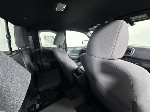 Used 2017 Toyota Tacoma TRD Sport image 13