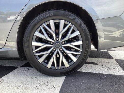 Used 2025 Nissan Altima 2.5 SV image 9