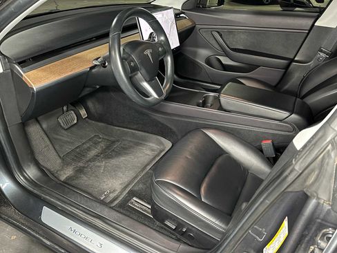Used 2019 Tesla Model 3 Standard Range image 19